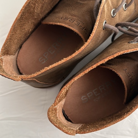Sperry Topsider brown distressed leather chukka boots